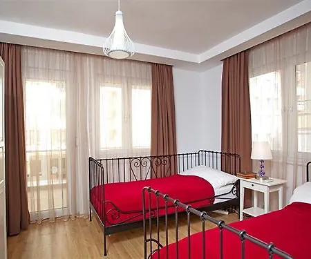 Hotel apartamentowy The & 3*