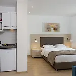 Aparthotel The &
