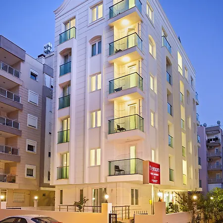 Aparthotel The & 4*