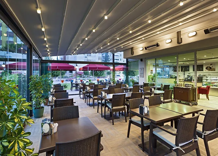 Aparthotel The & 3*